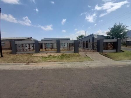 2 Bedroom Apartment in Phuthaditjhaba