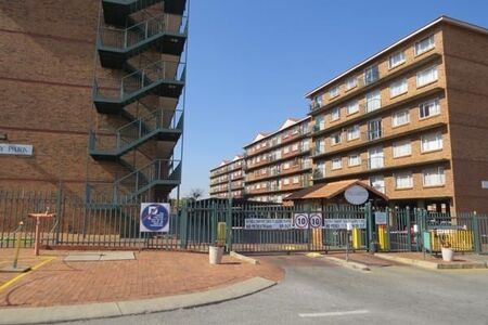 2 Bedroom Apartment in Die Hoewes