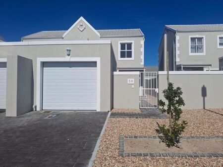 3 Bedroom House in Sunningdale