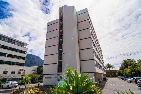 Bachelor apartment in Claremont Upper