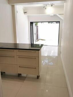 4 Bedroom Apartment in Vredehoek