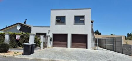2 Bedroom Flat in Protea Heights