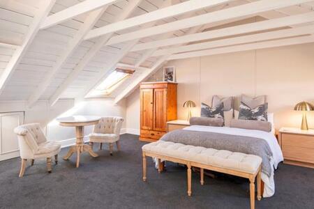 4 Bedroom House in Three Anchor Bay