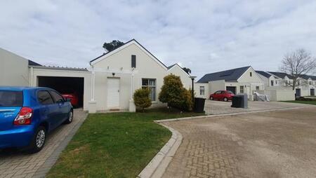 2 Bedroom House in Nuutgevonden