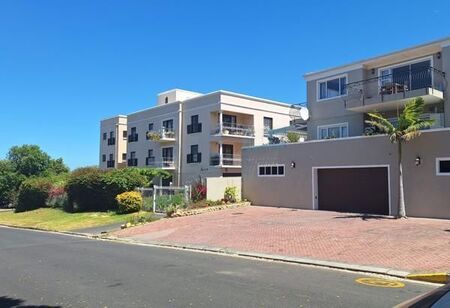 3 Bedroom Apartment in Pearl Rise