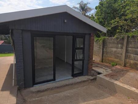 Bachelor apartment in Sonheuwel