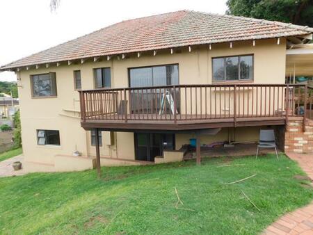 5 Bedroom House in Escombe