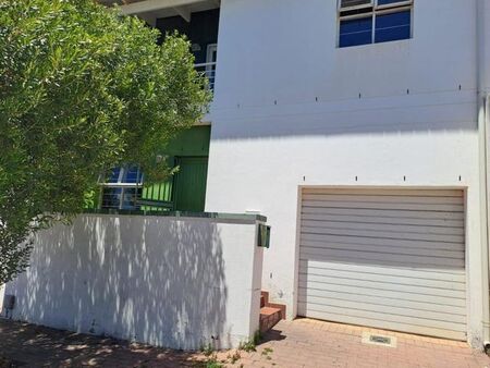 3 Bedroom townhouse - freehold to rent in Woodstock, Cape Town