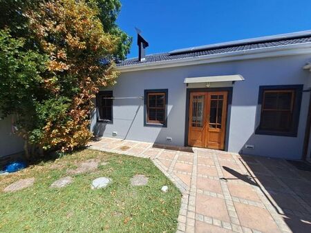 1 Bedroom cottage to rent in Lansdowne, Cape Town