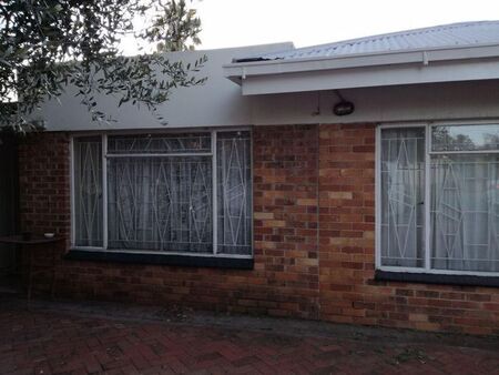 1 Bedroom cottage to rent in Hospitaalpark, Bloemfontein