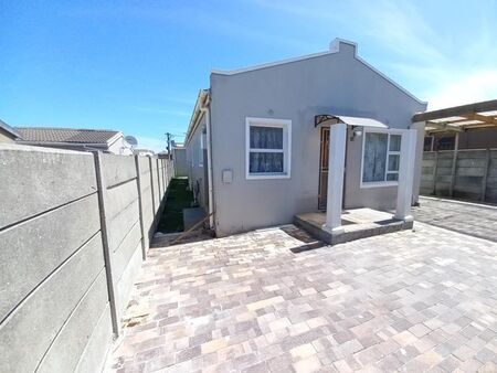 3 Bedroom house to rent in Strandfontein, Mitchells Plain