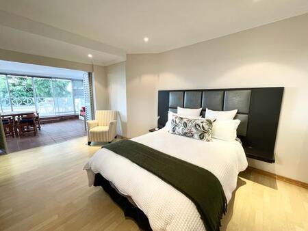 2 Bedroom Penthouse in Menlo Park