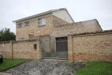 4 Bedroom House in Gonubie