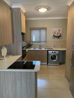 2 Bedroom Apartment in Waterkloof Ridge