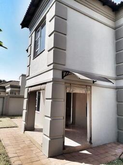 3 Bedroom Townhouse in Magalieskruin