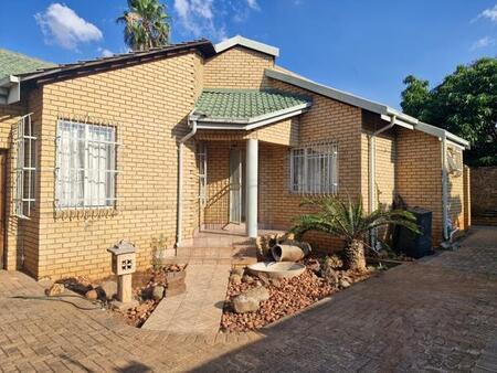 3 Bedroom House in Montana Park