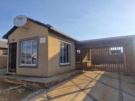 3 Bedroom House in Mahube Valley