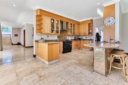 5 Bedroom House in Bryanston
