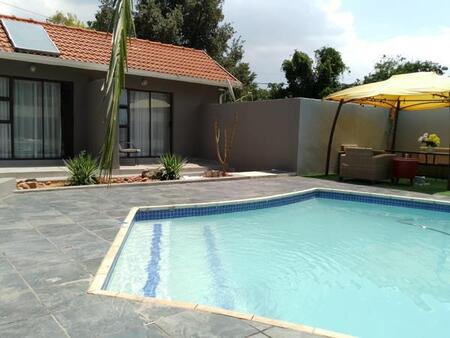 0.5 Bedroom House in Robindale