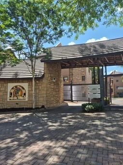 2 Bedroom Apartment in Douglasdale
