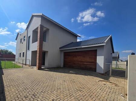 4 Bedroom House in Swallow Hills Lifestyle Estate