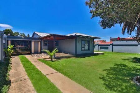 3 Bedroom House in Comet