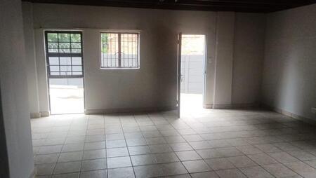 Bachelor apartment in Benoni Central