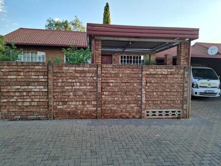 3 Bedroom Townhouse in Eldoraigne
