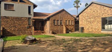 5 Bedroom House in The Reeds