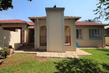 3 Bedroom House in Rooihuiskraal North