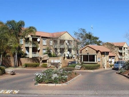 2 Bedroom Cluster in Die Hoewes