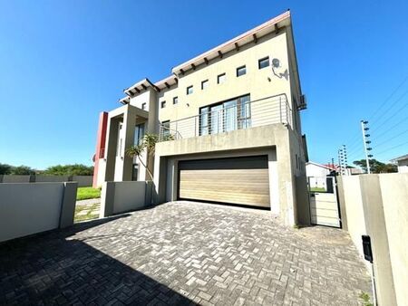 3 Bedroom House in Fairview