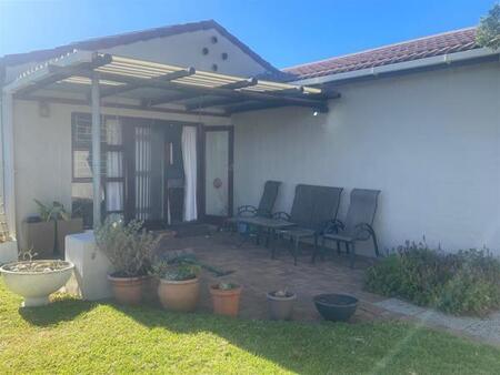 3 Bedroom House in Kirstenhof