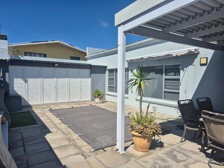 3 Bedroom House in Melkbosstrand