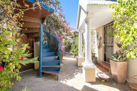 1 Bedroom House in Strand North
