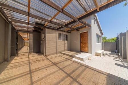 2 Bedroom House in Cloetesville