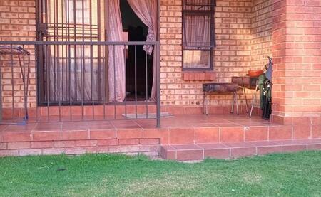 2 Bedroom Apartment in Weltevreden Park