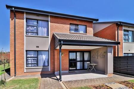 3 Bedroom Townhouse in Roodeplaat