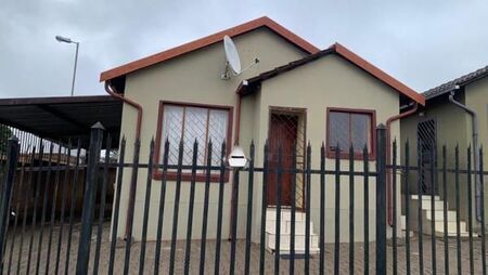 2 Bedroom House in Lotus Gardens