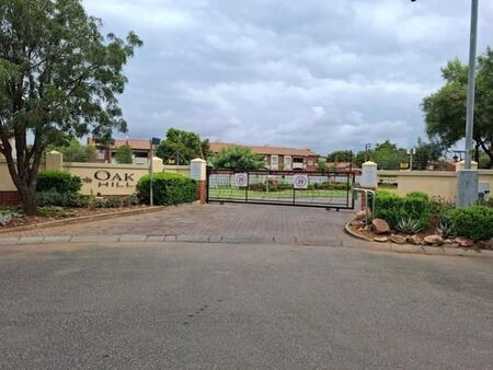 2 Bedroom Townhouse in Mooikloof Ridge