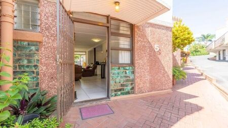 3 Bedroom duplex townhouse - sectional to rent in Umgeni Park, Durban North