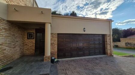 4 Bedroom cluster to rent in Florida Glen, Roodepoort