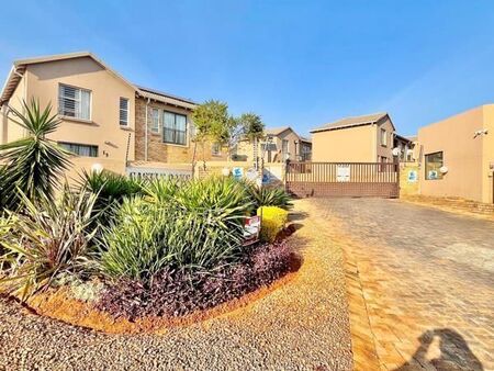3 Bedroom Townhouse in Roodepoort Central