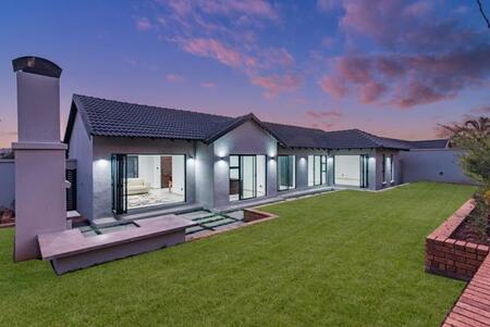 4 Bedroom House in Roodekrans