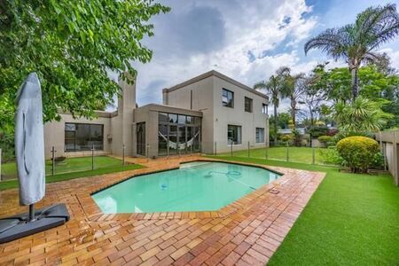 5 Bedroom House in Silver Lakes Golf Estate