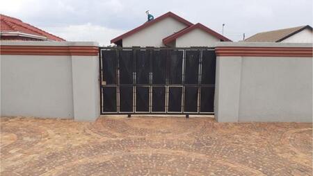 2 Bedroom House in Protea Glen