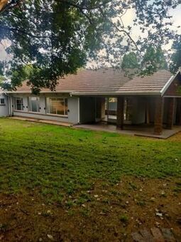 3 Bedroom House in Kensington B