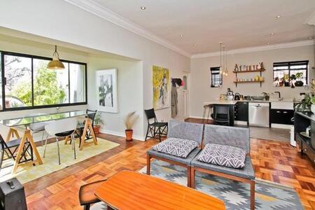 2 Bedroom Apartment in Parktown North