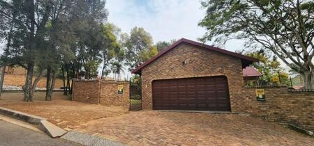 3 Bedroom House in Bromhof