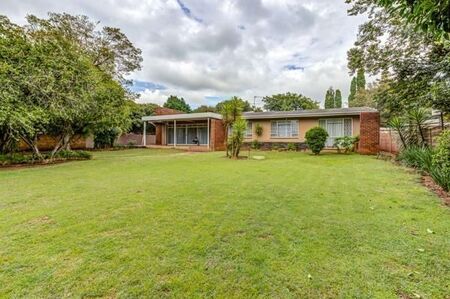 3 Bedroom House in Aston Manor